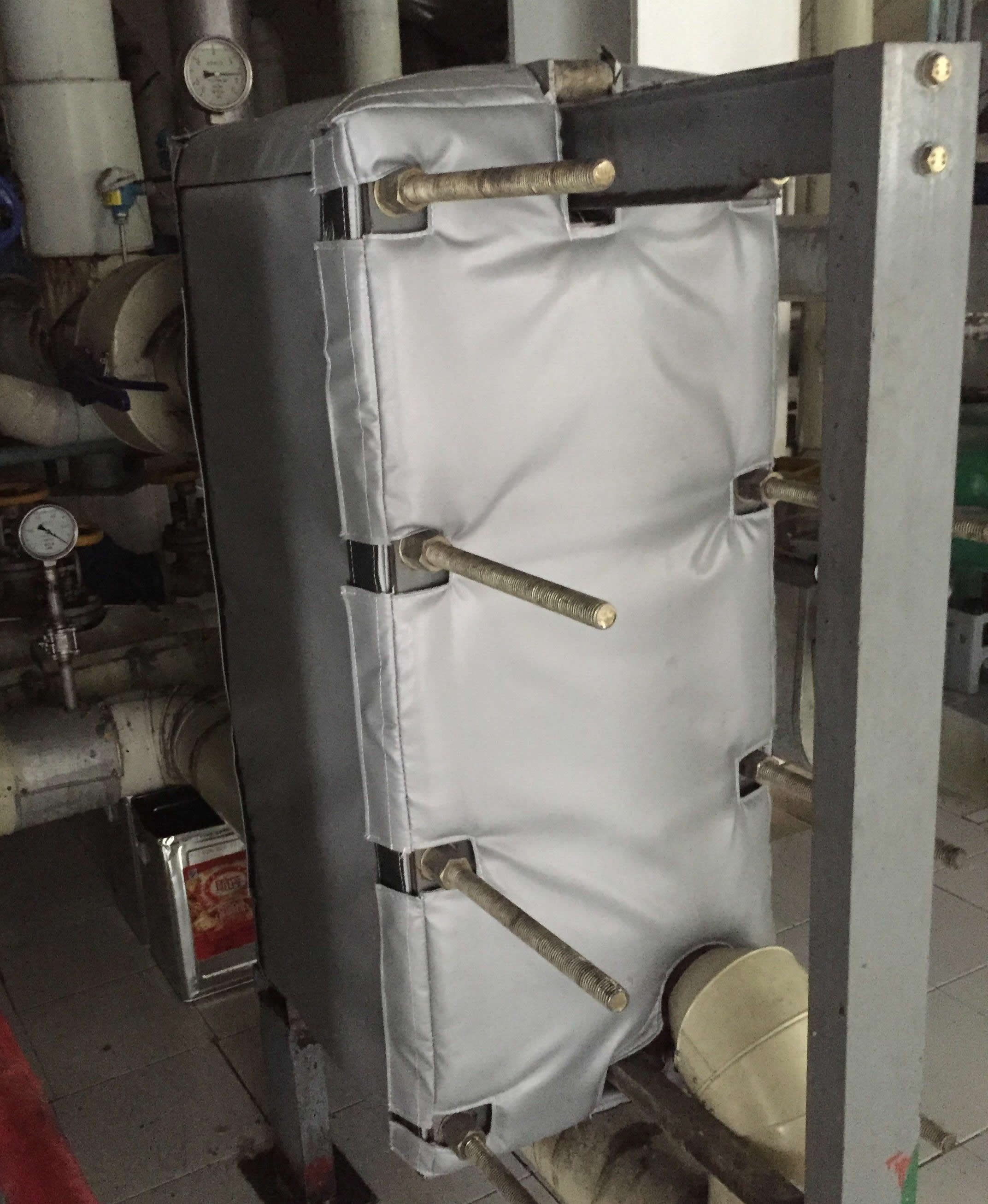 板式<a href=http://m.jcc.org.cn/e/tags/?tagname=%E6%8D%A2%E7%83%AD%E5%99%A8%E4%BF%9D%E6%B8%A9 target=_blank class=infotextkey>換熱器保溫</a>套